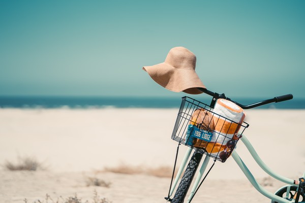 Masih di Jakarta Utara, kamu bisa menikmati pantai buatan satu-satunya di Jakarta, Pantai Pasir Putih PIK 2. Pantai ini dilengkapi dengan wilayah pedestrian yang luas dan jalur sepeda. Masih di Jakarta Utara, kamu bisa menikmati pantai buatan satu-satunya di Jakarta, Pantai Pasir Putih PIK 2. Pantai ini dilengkapi dengan wilayah pedestrian yang luas dan jalur sepeda.