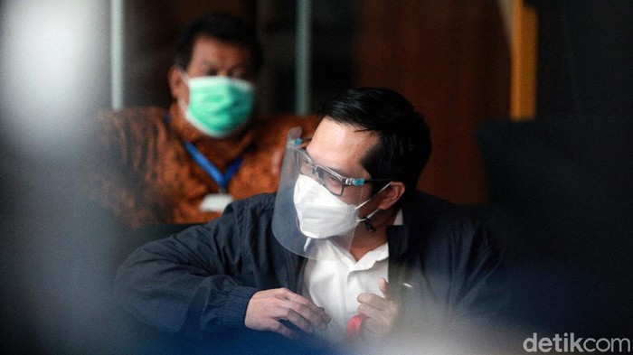 Anggota DPR dari Fraksi PDI-Perjuangan, Rakyan Ihsan Yunus tiba di Gedung KPK Jakarta, Kamis (25/2/2020) untuk menjalani pemeriksaan. Ia diperiksa sebagai saksi untuk tersangka Matheus Joko Santoso dalam perkara korupsi dana bansos.