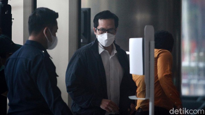 Anggota DPR dari Fraksi PDI-Perjuangan, Rakyan Ihsan Yunus tiba di Gedung KPK Jakarta, Kamis (25/2/2020) untuk menjalani pemeriksaan. Ia diperiksa sebagai saksi untuk tersangka Matheus Joko Santoso dalam perkara korupsi dana bansos.