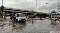 Untuk kendaraan roda dua yang sudah terlanjur sampai di terowongan Tol Kaligawe dan akan menyeberang ke Pantura, diarahkan naik ke tol, namun hanya untuk menyeberang tidak untuk perjalanan jauh.
