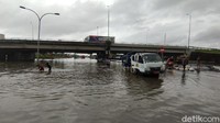 Untuk diketahui, banjir melanda Semarang sejak hari Selasa (23/3) sore setelah hujan lebat. Beberapa ruas jalan yang banjir langsung surut di hari yang sama, namun beberapa lokasi masih terendam hingga sore ini.