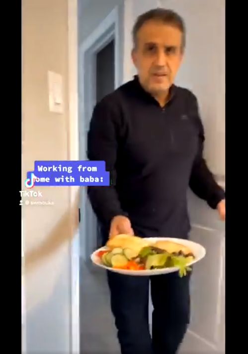 Gemas! Pria Ini Selalu Buatkan Makanan untuk Putrinya selama WFH