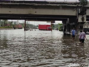 Jalur Pantura Semarang Banjir, Arus Lalin Dialihkan