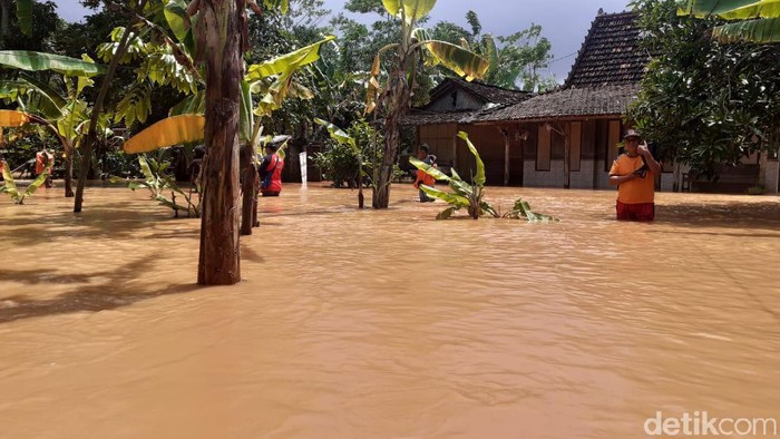 Banjir merendam Desa Kedawung, Kecamatan Dukuhseti, Pati, Jateng, Kamis (25/2/2021) sore.