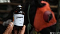 Pelayanan kesehatan yang dilakukan meliputi, pemberian multivitamin, obat cacing, dan pengobatan lainnya serta bantuan pakan sekaligus edukasi kepada peternak sebagai upaya pengendalian penyakit menular dan peningkatan kesejahteraan kuda delman di masa pandemi COVID-19.