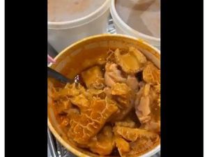 Cardi B Makan Jeroan, Netizen Indonesia Beri Saran Cicip Coto Makassar