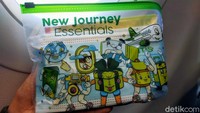 Penumpang dibekali sanitary kit yang terdiri dari hand sanitizer hingga masker.