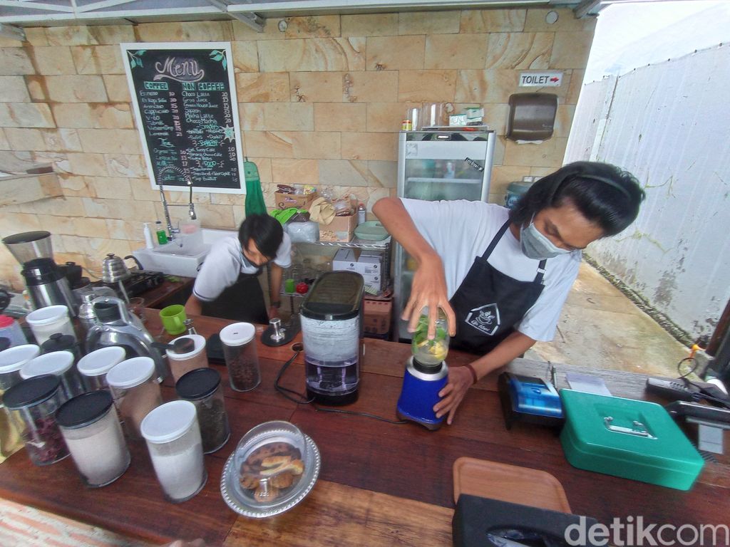 Di Green House Kopi Bisa Petik Sayuran Hidroponik dan Minum Jus Segar