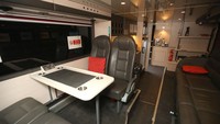 Bus-bus ini dapat digunkan oleh  semua rumah sakit di Inggris. runag istirahan atau ruang kerja juga ada didalam bus ini.