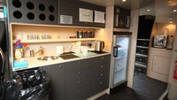 Tidak ketinggalan dapur lengkap dengan kulkas dan makanan minuman untuk kebutuhan staf rumah sakit yang akan istirahat di bus ini.