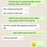 Ya beginilah kalau punya pembeli yang keras kepala. Walaupun udah dibilang habis tapi tetep kekeh mau pesan barang yang nggak ada. Untung yang jual sabar. Foto: Twitter/@txtdarionlshop