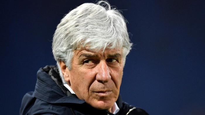 BERGAMO, ITALY - FEBRUARY 21: Gian Piero Gasperini, Head Coach of Atalanta B.C. looks on prior to the Serie A match between Atalanta BC and SSC Napoli at Gewiss Stadium on February 21, 2021 in Bergamo, Italy. Sporting stadiums around Italy remain under strict restrictions due to the Coronavirus Pandemic as Government social distancing laws prohibit fans inside venues resulting in games being played behind closed doors. (Photo by Valerio Pennicino/Getty Images)