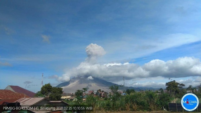 Gunung Sinabung erupsi (Foto: dok. Istimewa)