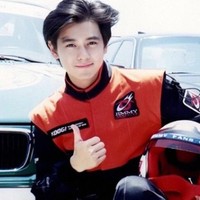 Saat berusia 18 tahun, pria kelahiran Taiwan ini menjadi penyanyi termuda yang menggelar konser di Hong Kong Coliseum. Dia juga telah menelurkan 13 album di usia masih sangat belia. Foto: Instagram/@jimmylin