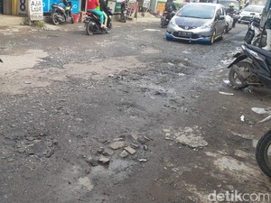 Jl Raya Pabuaran Kabupaten Bogor Masih Menanti Perbaikan