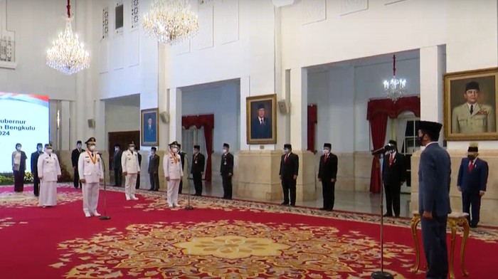 Jokowi Lantik 3 Gubernur dan Wakil Gubernur