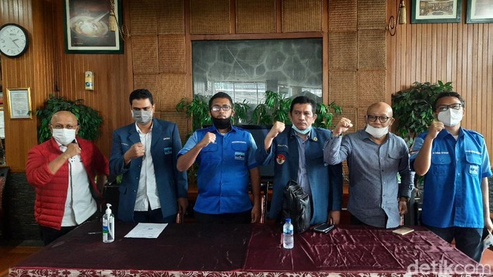 Jumpa pers Kader Muda Demokrat tuntut KLB PD