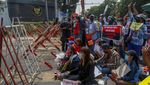 Massa Prodemokrasi Demo Kedubes Indonesia di Myanmar