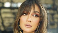 Luna Maya juga tidak masalah jika harus menikah di usia hampir 40 tahun. Foto: Instagram lunamaya