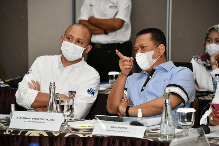 Ketua MPR RI Bambang Soesatyo (Kanan)