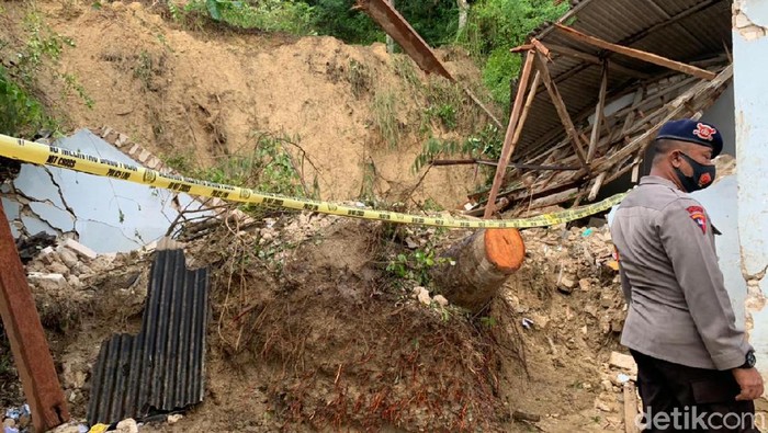 lokali longsor pamekasan di ponpes annidhamiyah