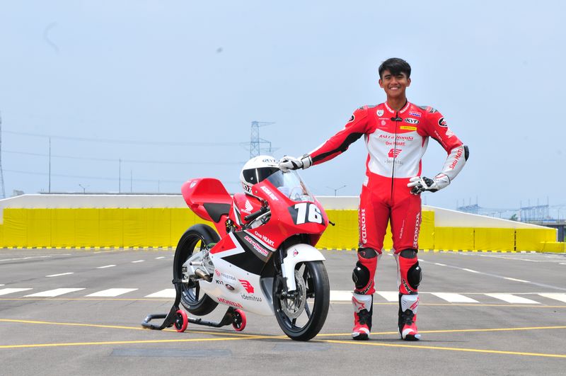 Mario Suryo Aji Astra Honda Racing Team (AHRT) kembali berkiprah di ajang CEV Moto3 Junior Championship. Mario Suryo Aji kembali diandalkan AHRT.
