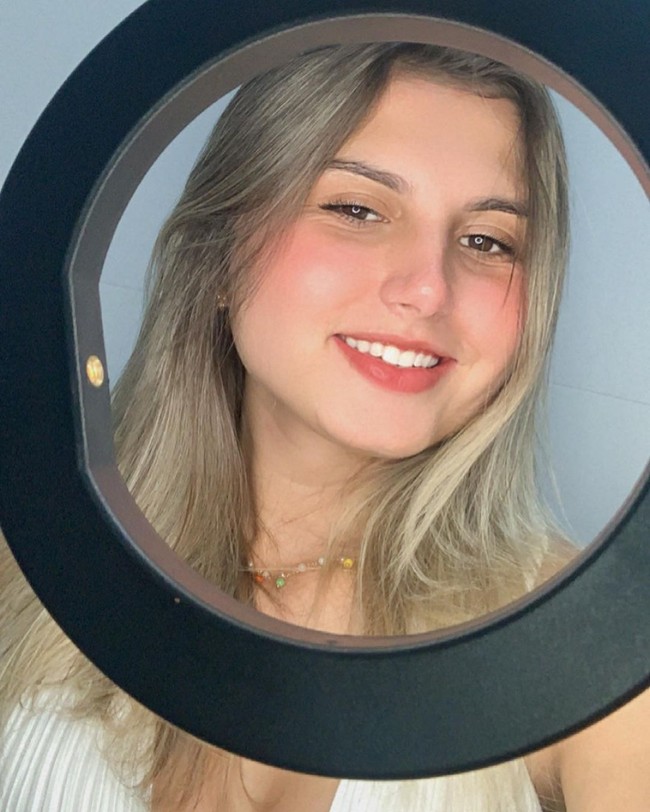 Sementara inilah penampilan Sofia, kembaran Mayla. Sofia pun sejak kecil merasa terperangkap dalam tubuh pria. Foto: Instagram