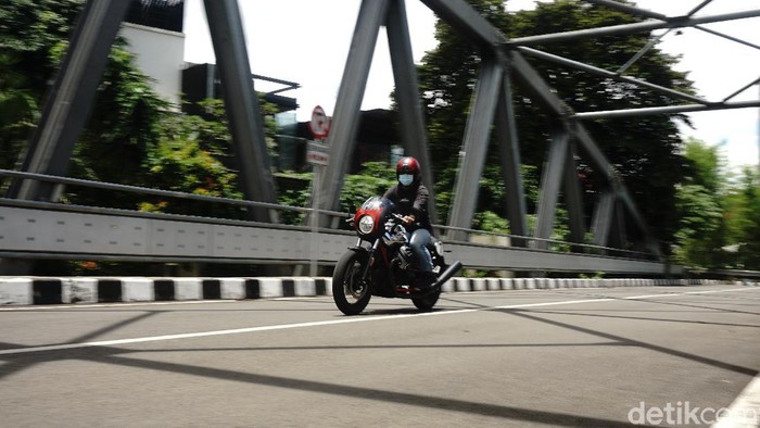 Moto Guzzi V7 III Racer 10th Anniversary