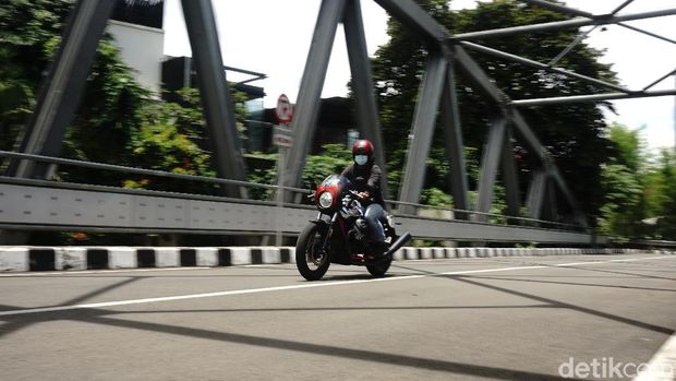 Moto Guzzi V7 III Racer 10th Anniversary