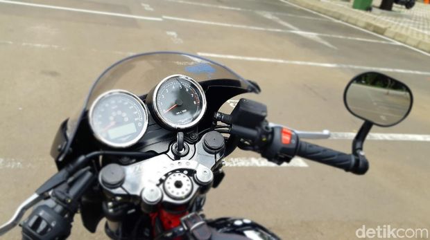 Moto Guzzi V7 III Racer 10th Anniversary