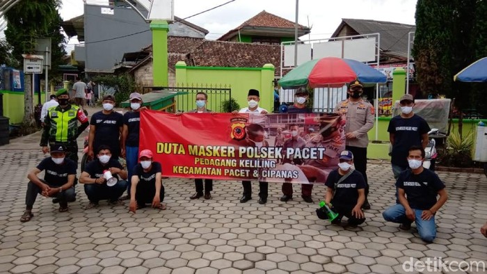 Pedagang keliling di Cianjur direkrut jadi duta masker, sosialisasikan Prokes hingga Desa dan RT