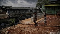 Izin mendirikan bangunan (IMB) kawasan di Jalan Tanah Merah, Kelurahan Rawabadak Selatan, Jakut yang diterbitkan Anies Baswedan saat menjabat Gubernur DKI Jakarta jadi sorotan pascakebakaran depo Pertamina Plumpang, Koja, Jakut. Pradita Utama/detikcom