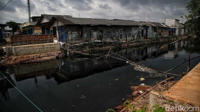 Pembangunan Jembatan Kali Betik Tertunda Pembangunan jembatan Kali Betik di kawasan Tanah Merah, Rawa Badak Selatan, Jakarta Utara tertunda imbas pandemi COVID-19 yang merebak.
