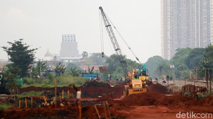 Pembangunan Rel Ganda di Kawasan Gedebage Bandung Pembangunan rel ganda kereta api jurusan Kiaracondong-Cicalengka terus dikebut, Kamis (25/2/2021).