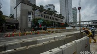 Para pengendara dari arah Bundaran HI menuju Monas dapat menggunakan lajur kanan.