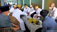 Sesampainya di Ternate, rombongan Citilink disambut dengan adat kesultanan Ternate. Masyarakat antusias menyambut penerbangan perdana dari Jakarta.