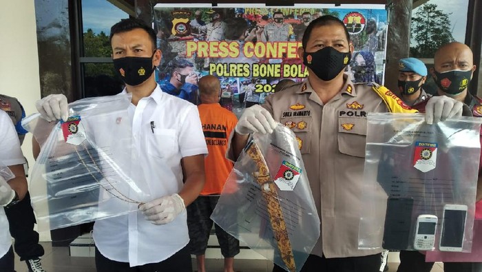 Polres Bone Bolango menangkap KM (31) alias Karimu yang dijuluki Kolor Ijo. Dia adalah residivis pencurian dengan kekerasan di Kecamatan Kabila.