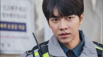 Lee Seung-gi sangat berbakat dan tampan. Ia adalah penyanyi terkenal sekaligus aktor dari film Mouse. Ia di posisi ke-2. Foto: dok. tvN