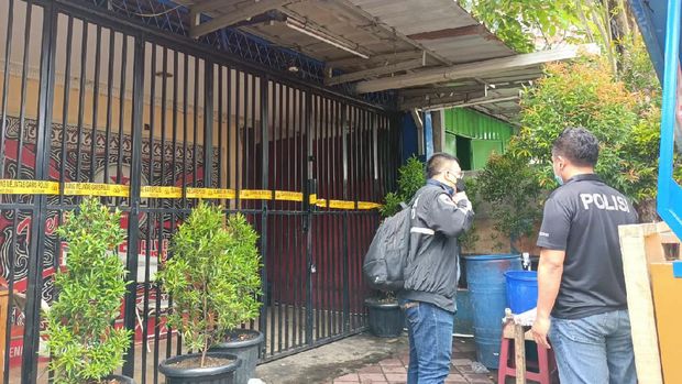 Proses olah TKP oleh Tim Inafis Polda Metro di lokasi penembakan di Cengkareng, Kamis (25/2/2021).