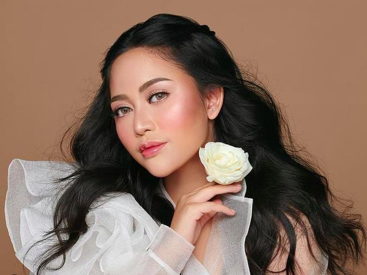 Rachel Vennya, LSPR alumni