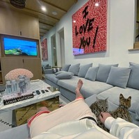 Tak hanya itu, harga jual tersebut bahkan sudah termasuk perabotan yang di dalam rumah. Sepertinya, mereka ingin rumah seluas 570 meter persegi itu cepat laku terjual. (Foto: Instagram/@justinbieber)