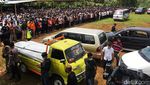 Suasana Salat Jenazah dan Pemakaman Pimpinan MTA Ahmad Sukina