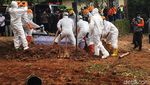 Suasana Salat Jenazah dan Pemakaman Pimpinan MTA Ahmad Sukina