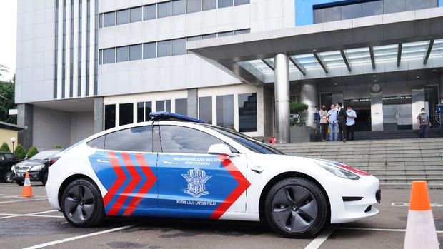 Tesla model 3 jadi armada patroli Korlantas Polri