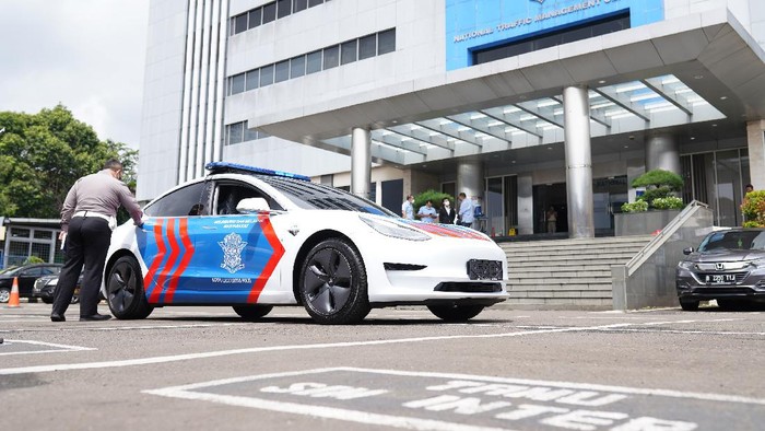 Tesla model 3 jadi armada patroli Korlantas Polri
