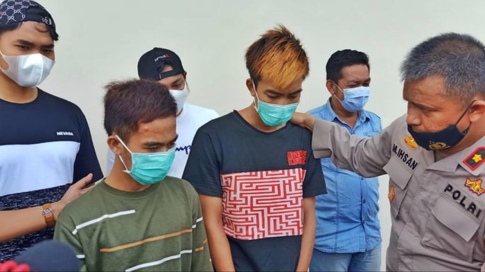 Todong Warga Pakai Pistol Mainan, Dua Residivis di Sumsel Ditangkap (Foto: Prima/detikcom)