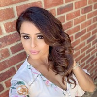 Orang selalu terkejut ketika aku mengungkap usiaku. Mereka sering berpikir aku paling tidak 10 tahun lebih muda. Aku cukup kecil jadi orang-orang mengira aku lebih muda, katanya dilansir Dailymail.  Foto: Dok. Instagram @makeup_by_veena