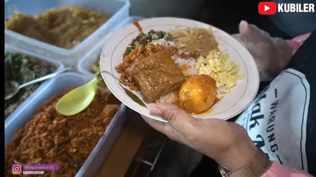 Viral di Youtube, 5 Nasi Uduk Ini Habiskan Puluhan Kilo Beras Tiap Hari