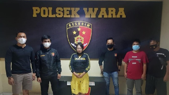 Wanita tersangka penipuan dan penggelapan ditangkap polisi (dok. Istimewa).