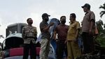 Warga Sukamaju Baru Depok Ramai-ramai Bersihkan Sampah